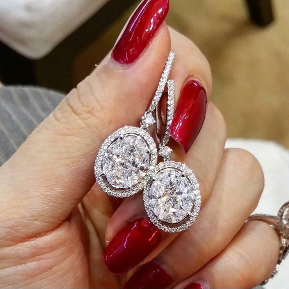 ✨SOLD OUT✨Stunning Silver Sparkles✨ - Picture 2 of 4